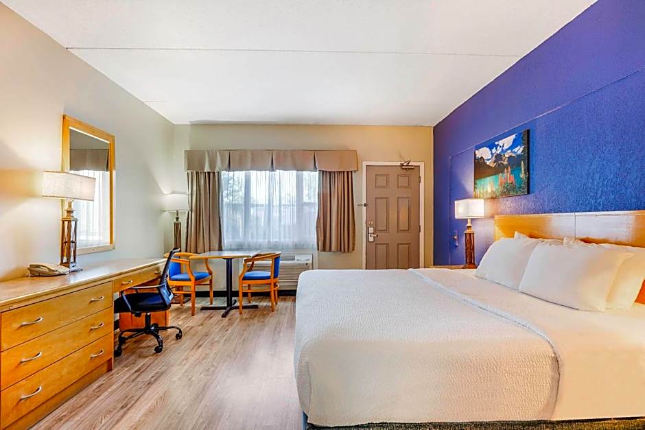 Days Inn by Wyndham Golden