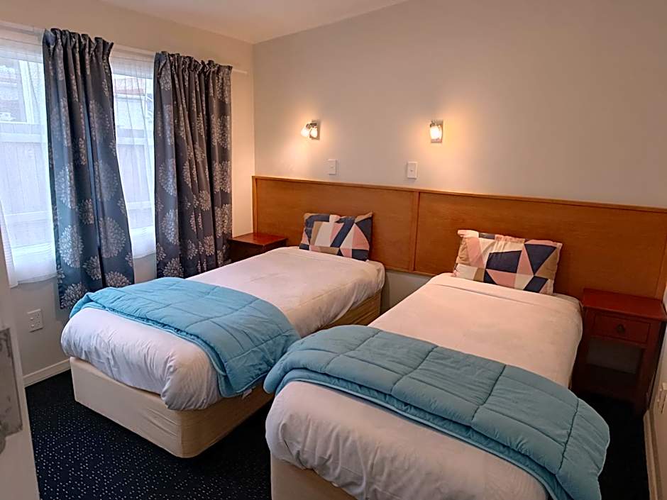 Bayfield Motel and Apartment