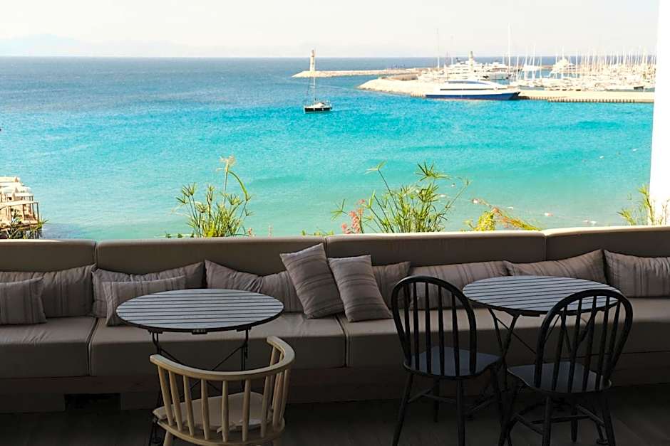 LAUR HOTELS Experience & Elegance