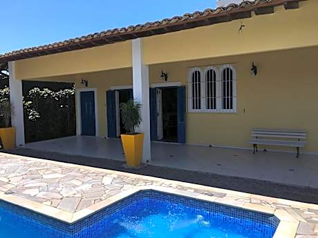 Pé na Areia com Piscina e Churrasqueira - 2 suítes