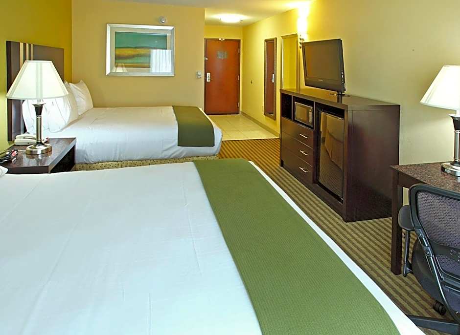 Holiday Inn Express Hotel & Suites Carthage By IHG