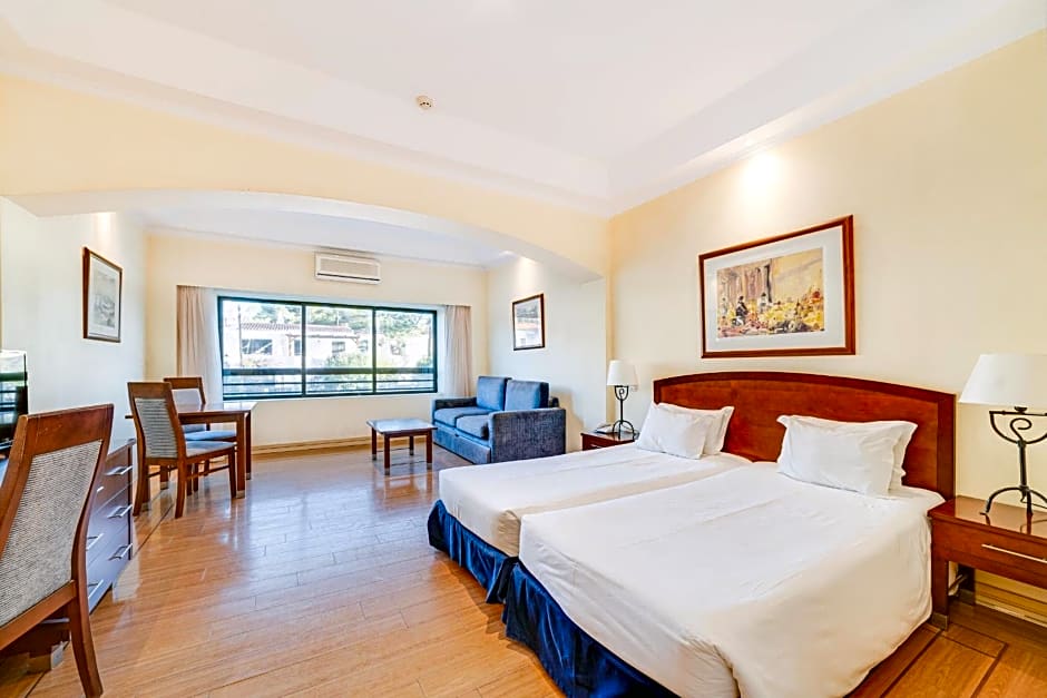 Yellow Praia Monte Gordo