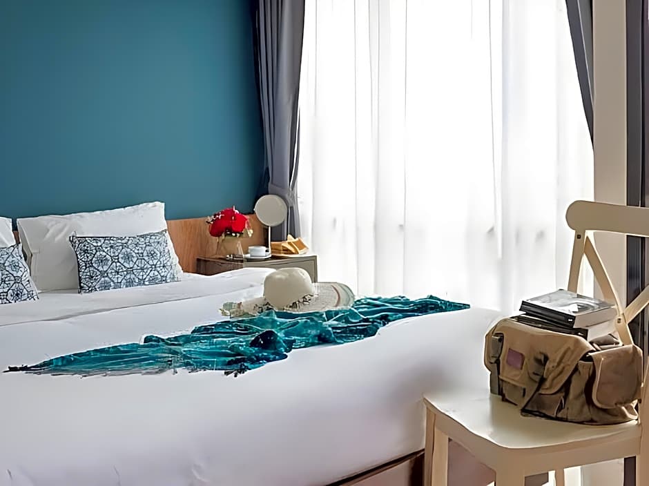 The Sixteenth Naiyang Beach Hotel