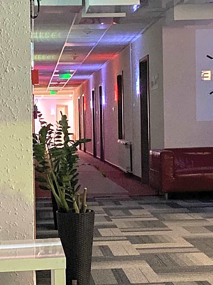 Only 15 minutes to CITY CENTER, FREE PARKING&BREAKFAST