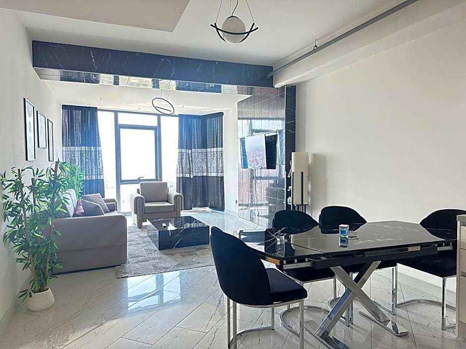 Luxury apt in the 40 plus floor