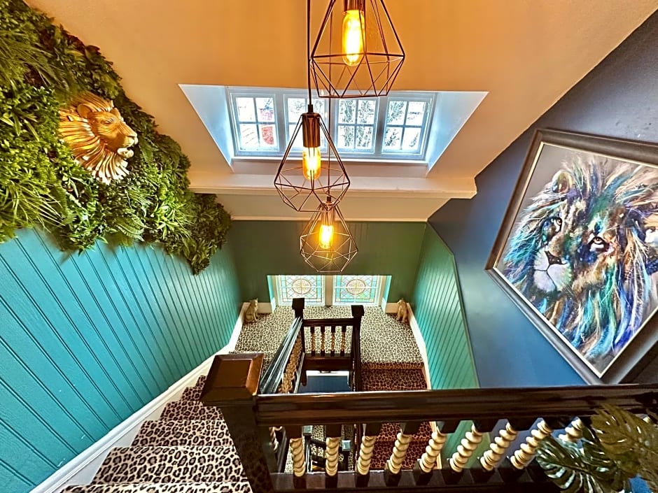 Lemur Lodge - Boutique Apartments - Short Stroll to The Beach