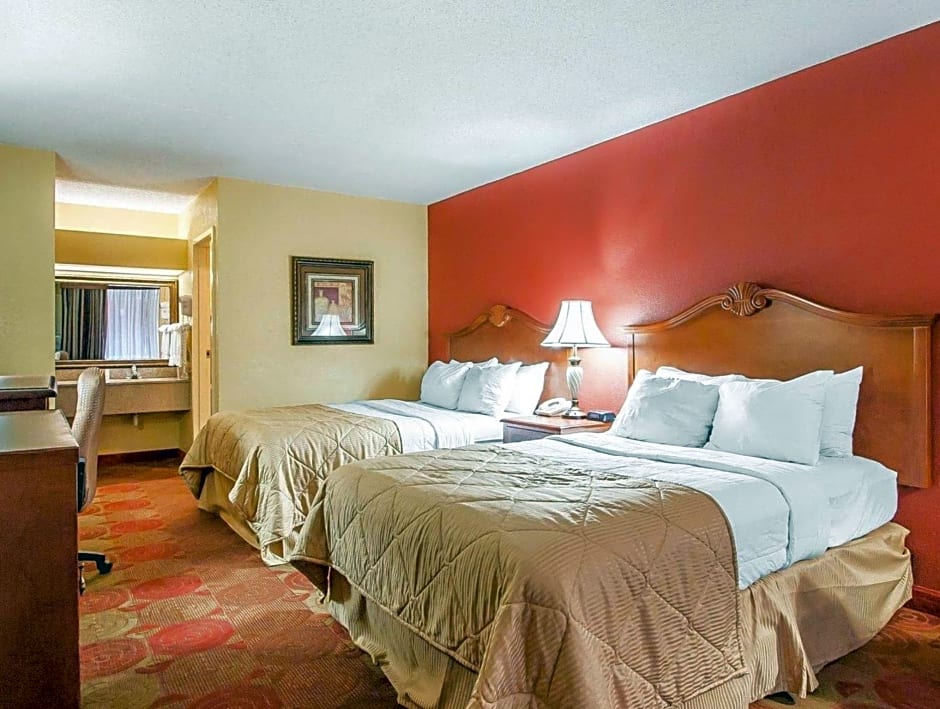 Clarion Inn & Suites University Center