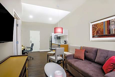 Deluxe Queen Suite with Two Queen Beds Non-Smoking