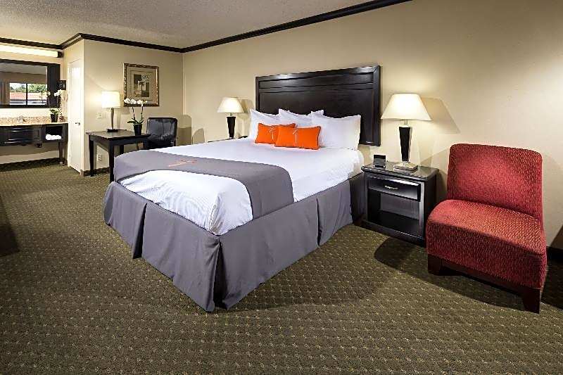 Canoga Hotel At Warner Center