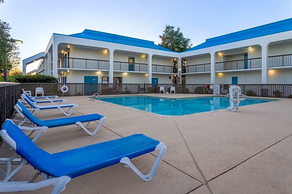 Studio 6 Suites Jacksonville, NC