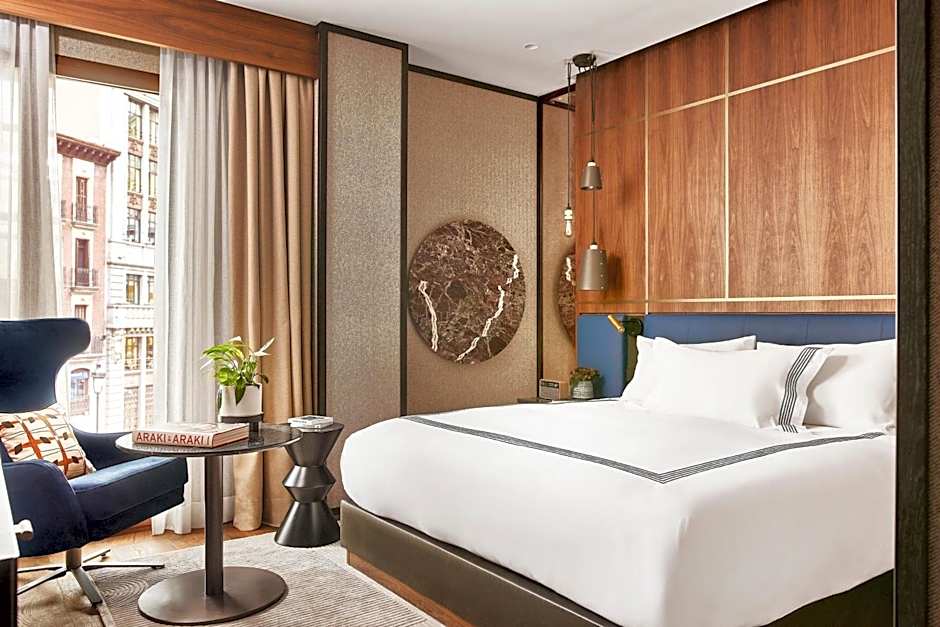 Photo 1 of 7 of King Room with City View