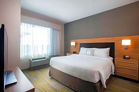 One-Bedroom King Suite