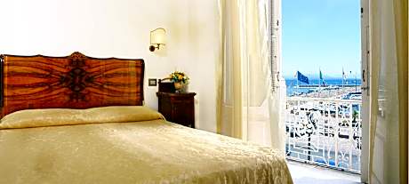 Deluxe Double or Twin Room with Window