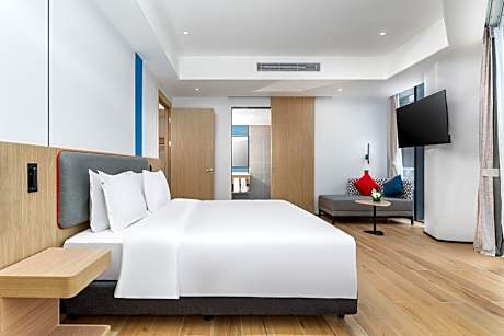 One-Bedroom King Suite