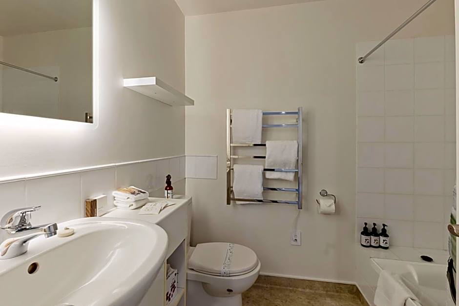 Queenstown House Bed & Breakfast and Apartments