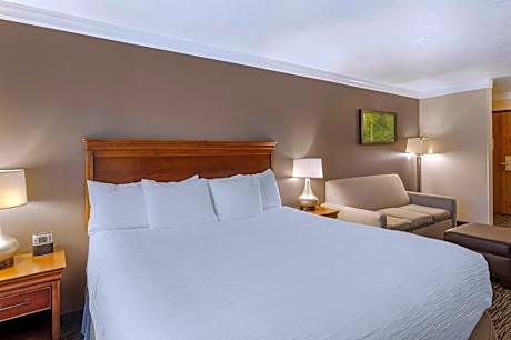 King Room with Sofa Bed and Whirlpool - Non-Smoking