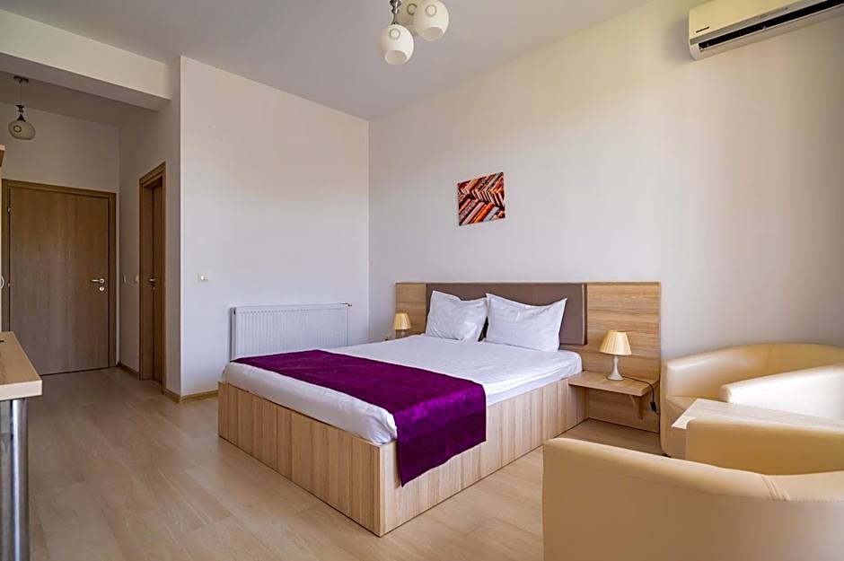 Q Hotel