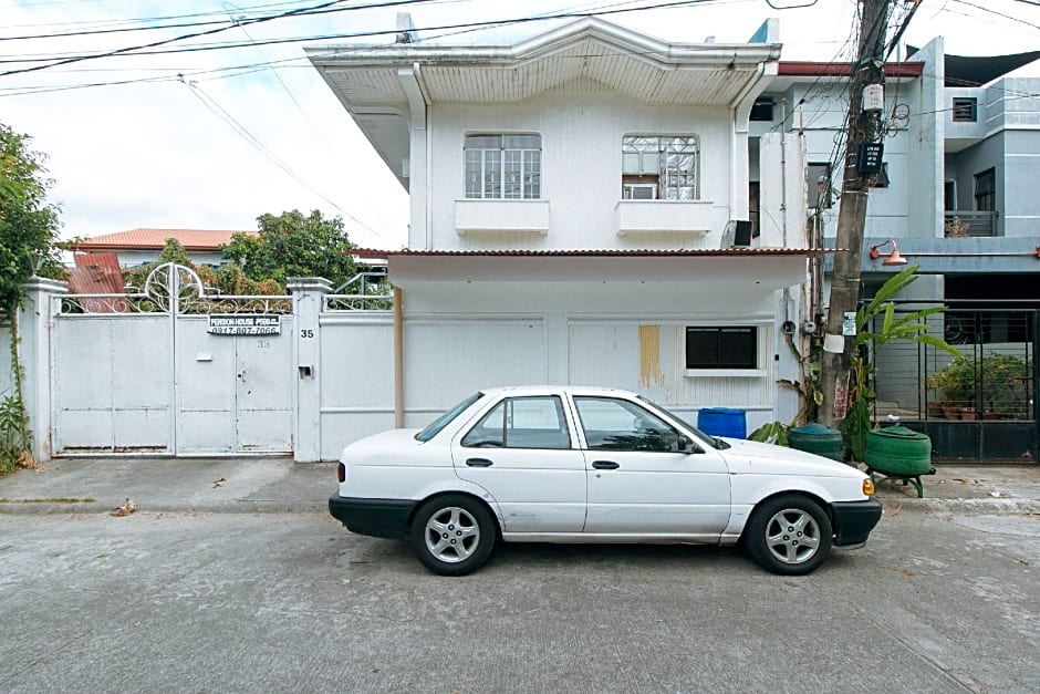 RedDoorz @ Malibu Room BF International Las Pinas