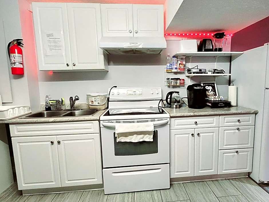 Staycation Studio Apartment, Private kitchen , Washroom, Micro Gym & Free Onsite Parking