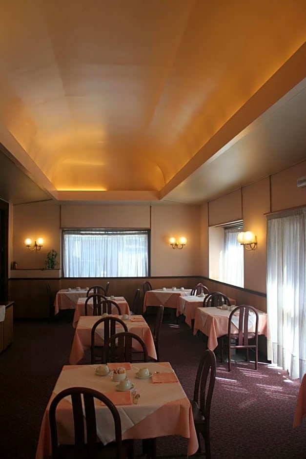 Albert Hotel