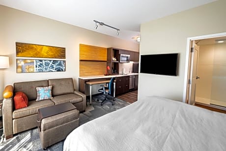 King Studio with Sofa Bed - Hearing Accessible