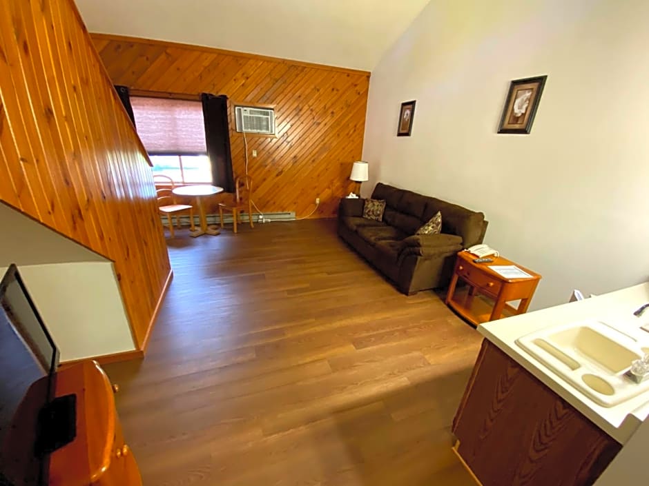 Woodland Inn & Suites