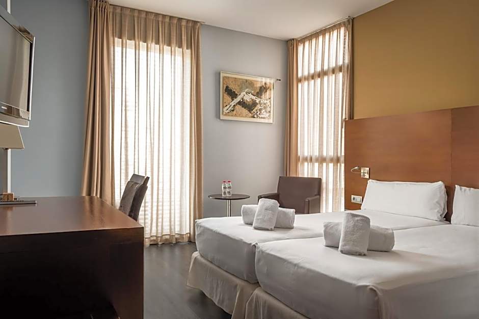 Photo 1 of 6 of Double Room (1 Adult)