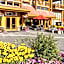 Moose Hotel and Suites