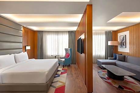 King Suite - Non-Smoking