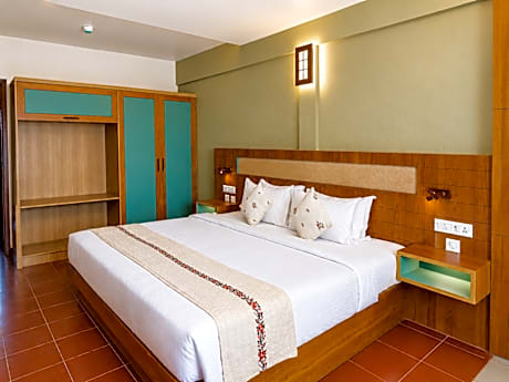 Panorama Vista - Lake and Sunset View, Balcony, King Bed
