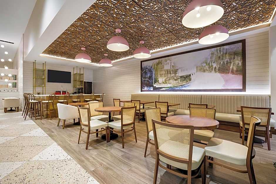 The Banyan Hotel Fort Myers, Tapestry Collection by Hilton