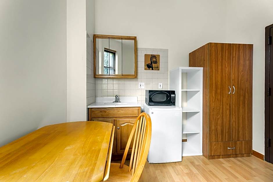 West 30th Street Guest House