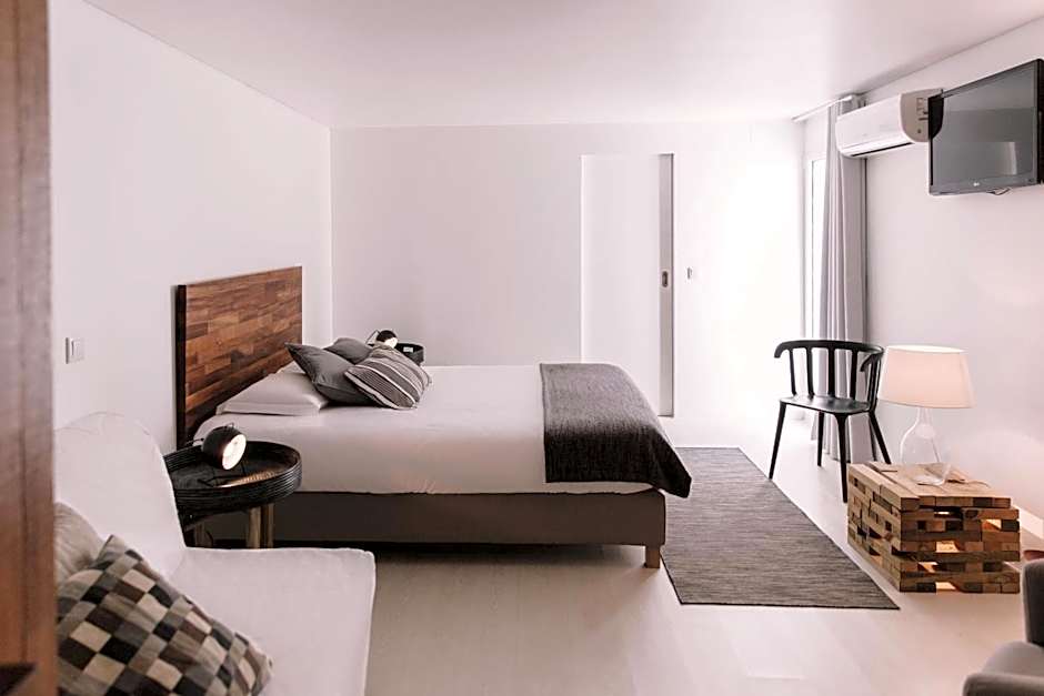 Santa Bica Eat Drink & Sleep