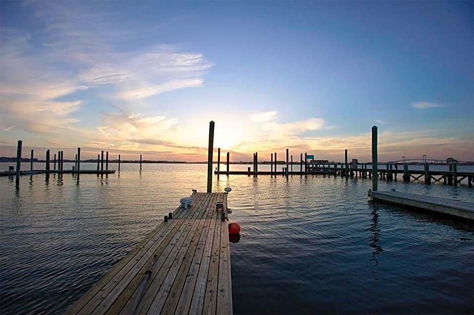 Wyndham Long Wharf