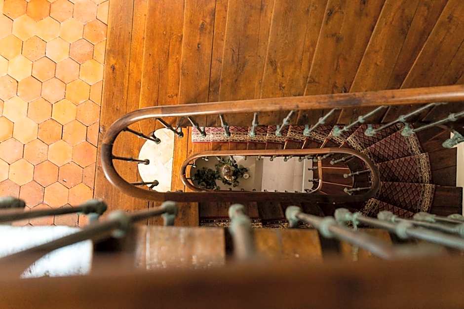 Au 16 Place Saint Louis