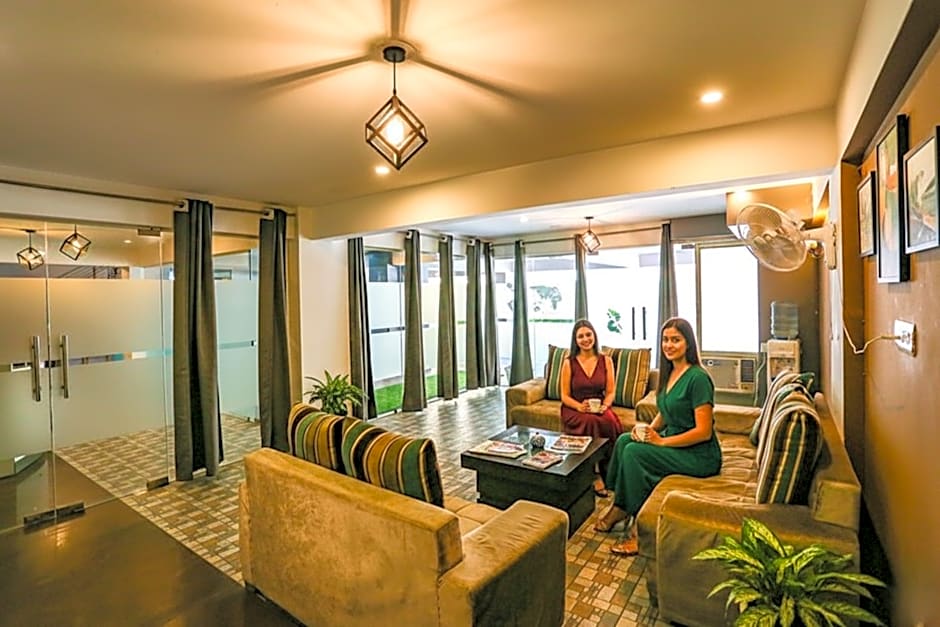 FabHotel Sky Rise Inn