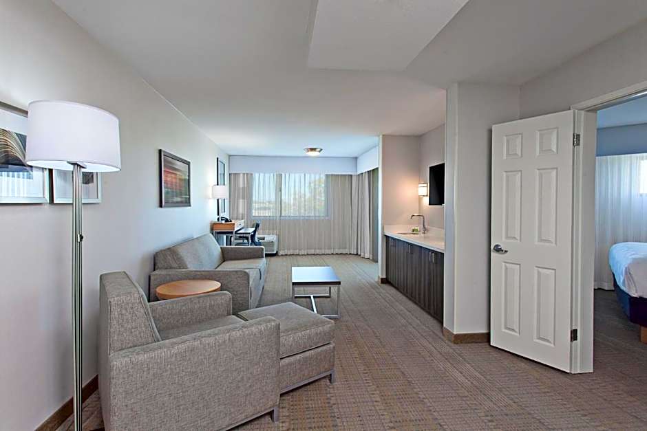 Foto 1 dari 6 — 1 Bedroom 1 King Bed Suite