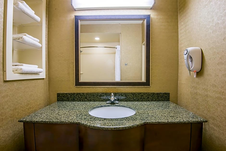 Holiday Inn Express & Suites Clovis