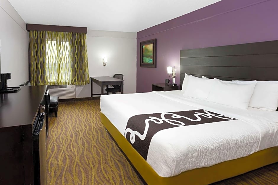 La Quinta Inn & Suites by Wyndham Laredo Airport