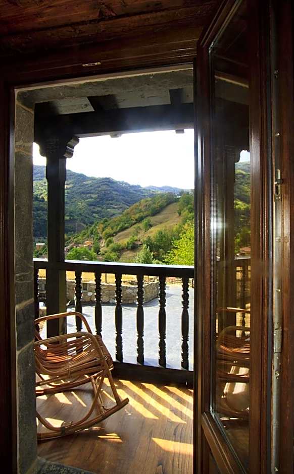 Casona de El Castañíu