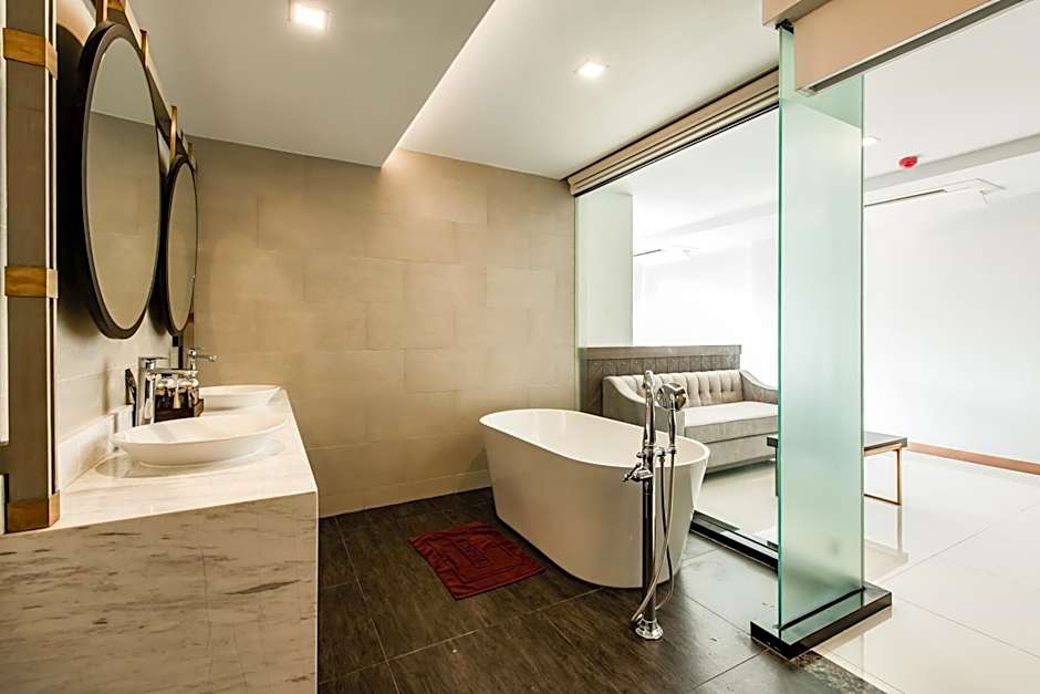 Blackwoods Hotel Pattaya - SHA Extra Plus