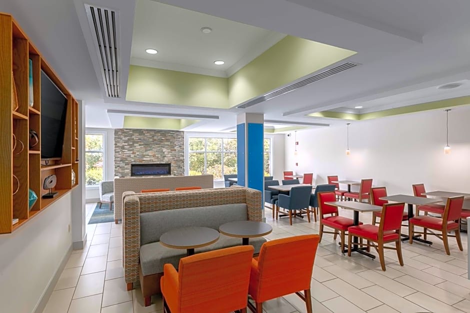 Holiday Inn Express Hotel & Suites Binghamton University-Vestal