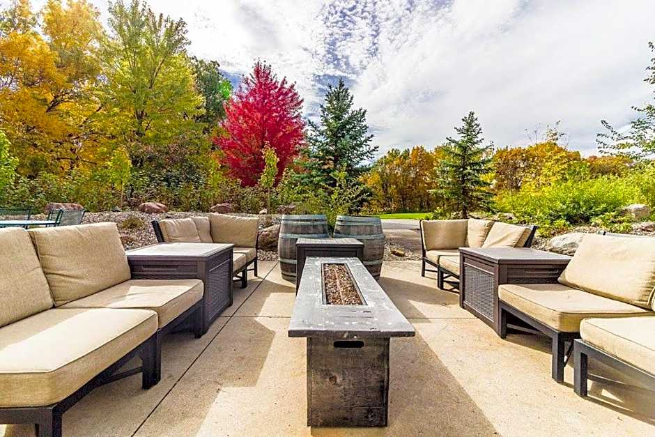 River Hills Hotel- Mankato