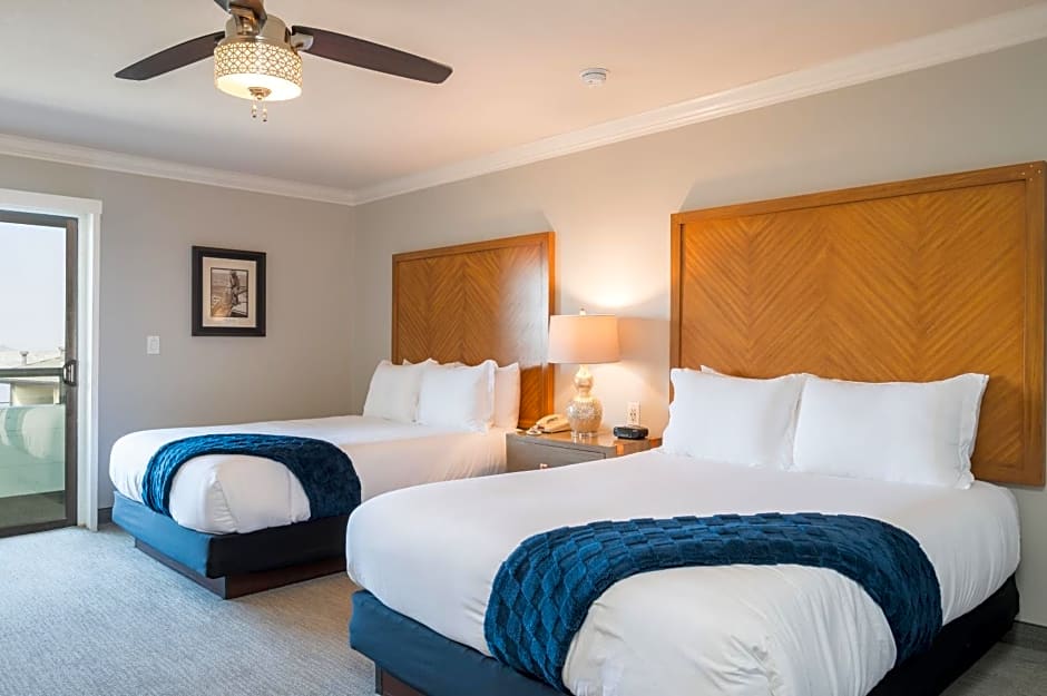 456 Embarcadero Inn & Suites