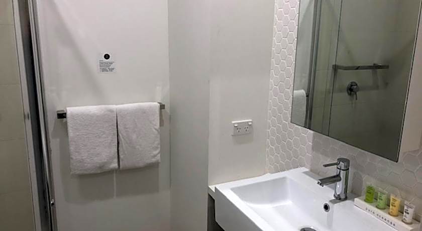 Whitehorse Apartments Hotel