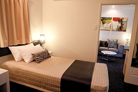 Suite-2 Rooms 4 Beds, Non-Smoking, High Speed Internet Access, Work Desk