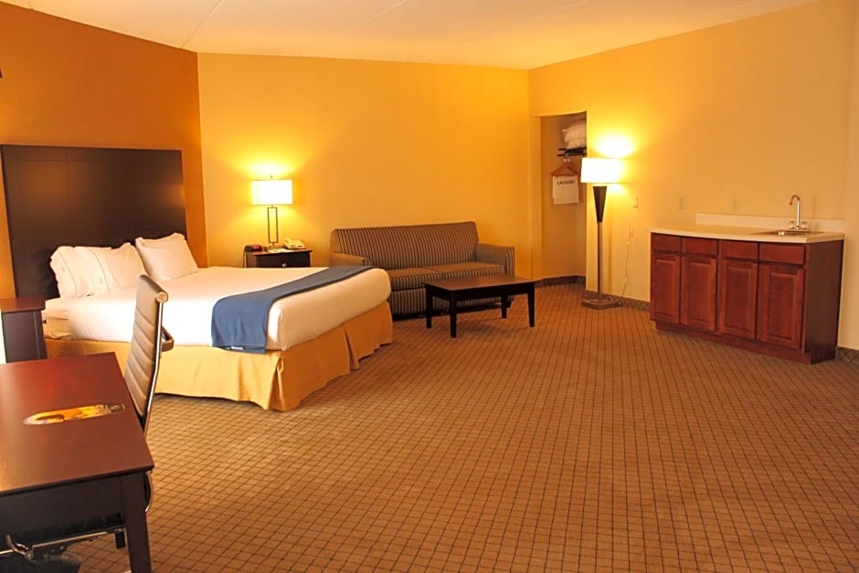 Holiday Inn Express Lewisburg - New Columbia