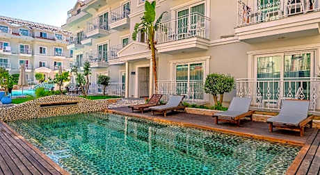 Montebello Deluxe Hotel