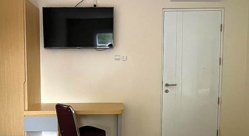 Urbanview Indria Inn Solo by RedDoorz