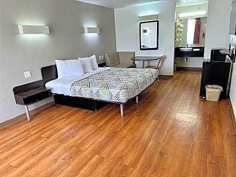 1 King Bed | Mobility Accessible Tub Smk